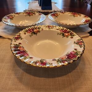 Beautiful Royal Albert Old Country Rose 8"Bowls Mint Condition.Made In ENGLAND